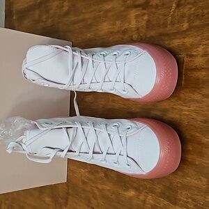 High top chuck taylor Converse with pink bottom